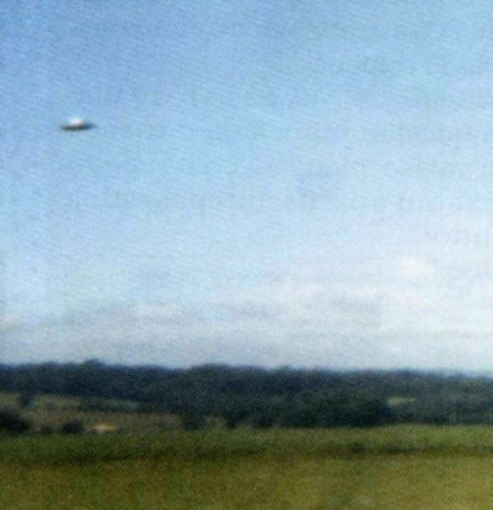 OVNIs Diurnos - UFO na Estrada 1 UFO na estrada