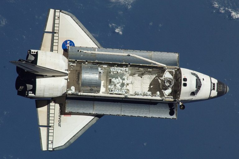 1200px STS 123 DextreKibo ELM PS in orbit cropped