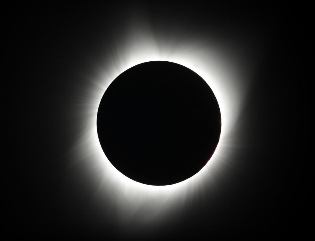 Eclipse desta terça poderá ser visto de partes do Brasil 1 Com a passagem da Lua na frente do Sol apenas a coroa do Astro-rei poderá ser vista