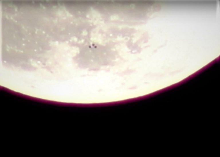 Caravana de Ovnis é vista na Lua