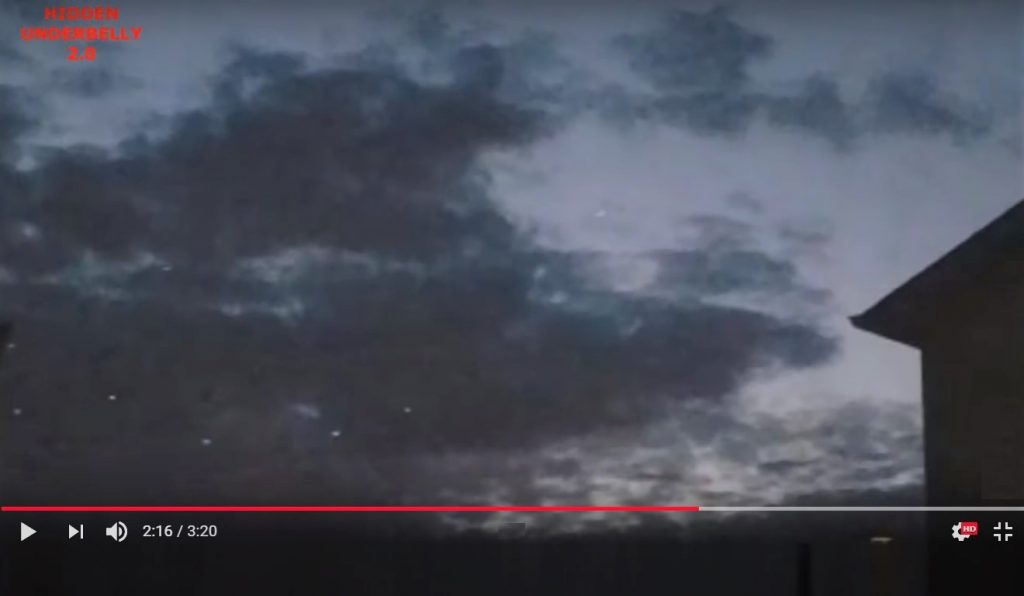 OVNIs são flagrados sobrevoando o céu dos Estados Unidos (Vídeo) 1 OVNIs são flagrados sobrevoando o céu dos Estados Unidos