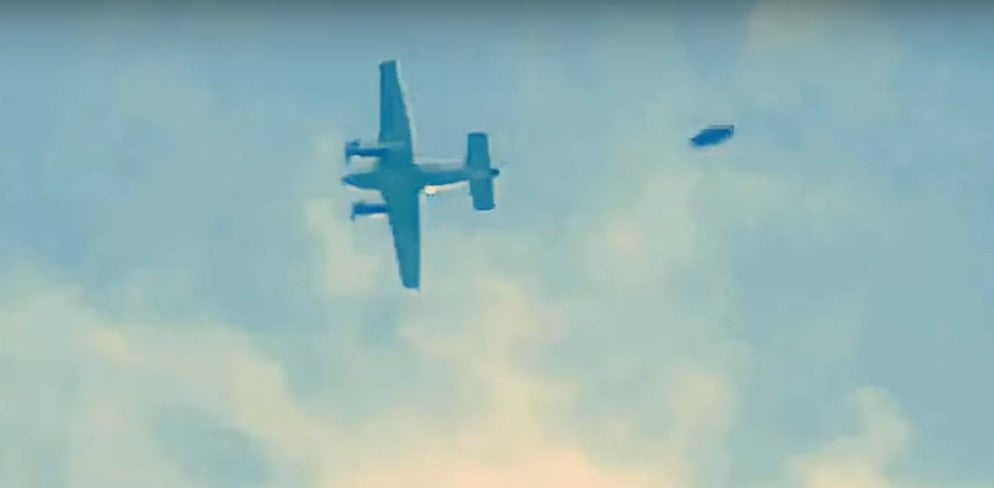 Suposto óvni interceptando avião na Austrália choca internautas (Vídeo)