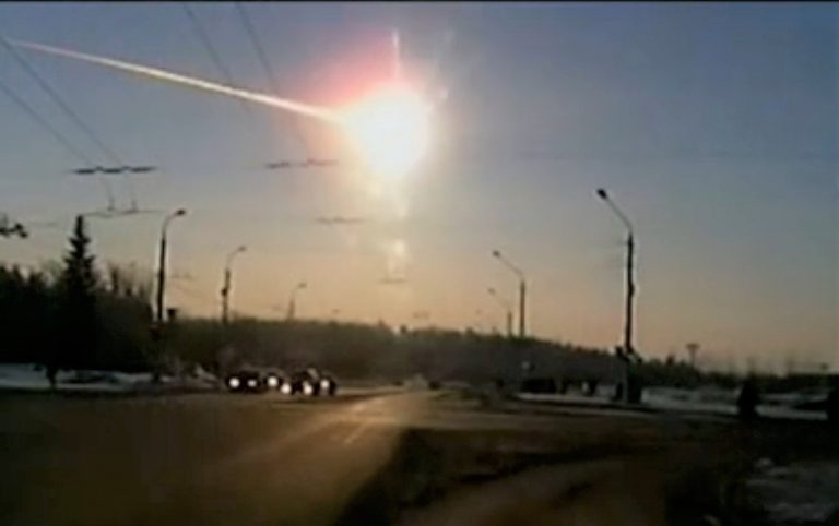 Um meteoro caiu sobre a cidade russa Chelyabinsk