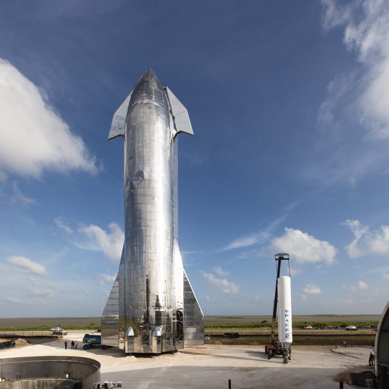 Elon Musk revela Starship, a nave da Space X que levará pessoas à Marte