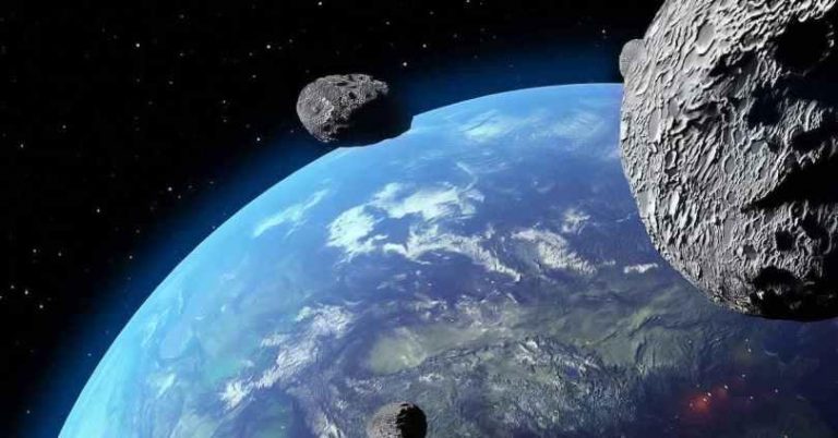 Físico diz que satélites naturais são usados por aliens para espionar a Terra