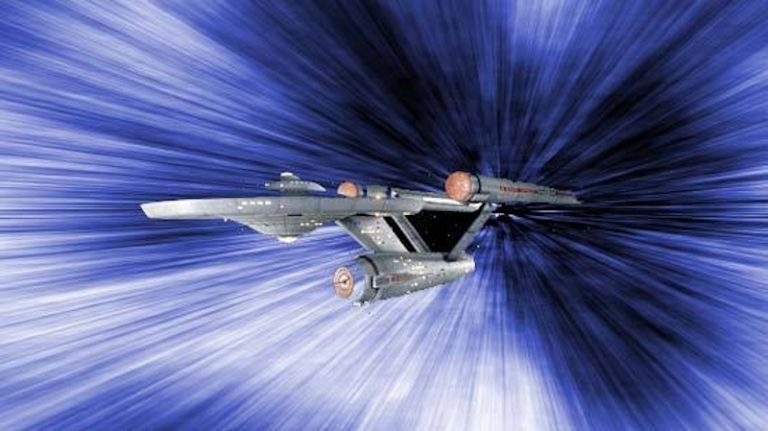 O seriado Star Trek foi um dos grandes divulgadores do conceito de Warp drive, ou dobra espacial, para viagens rápidas pelo espaço