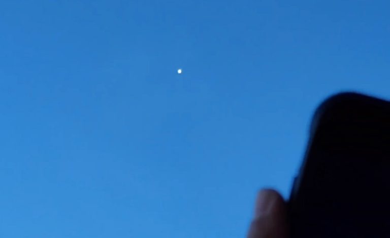 Óvni filmado por pilotos do Paquistão em 23 de janeiro de 2021 era extremamente brilhante, segundo eles. (Foto: Reprodução Notícias ao Minuto)
