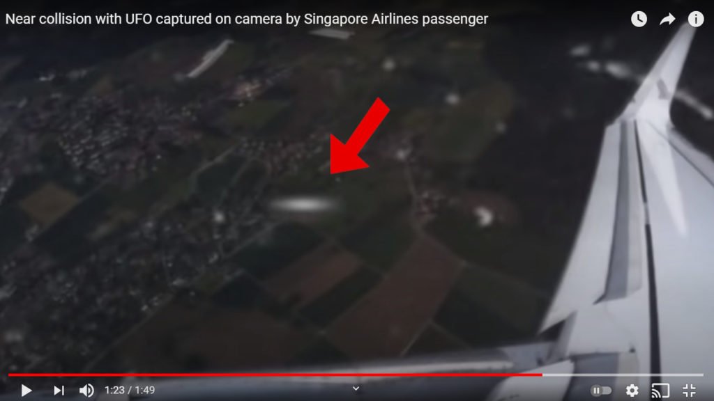Vídeo de UFO em quase colisão com avião em Zurique é real? 1 Uma quase colisão no ar com OVNI capturado por passageiro da companhia aérea de Singapura (Reprodução Rumble)