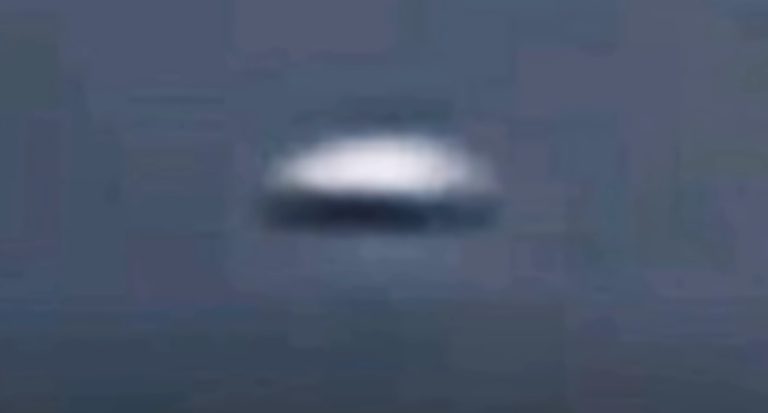 Zoom no suposto óvni do Datena, exibido incidentalmente no programa Brasil Urgente (Imagem/ Reprodução/Youtube)