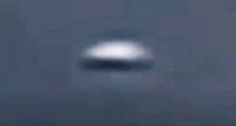 Zoom no suposto óvni do Datena, exibido incidentalmente no programa Brasil Urgente (Imagem/ Reprodução/Youtube)