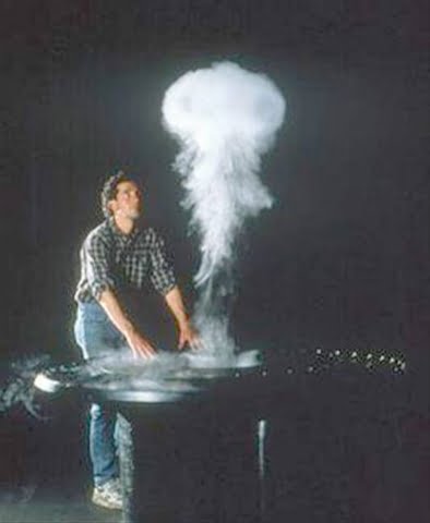 Os óvnis de vórtice 14 A nuvem do artista Ned Kahn também é um vórtice toroidal estável (Arquivo Ceticismo Aberto)