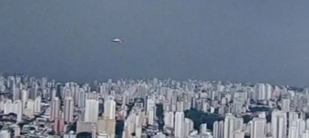 UFO "Tic Tac" da BAND: imagens de alta resolução solucionam o mistério 4 Nitidamente, a luz de sinalização vermelha na parte inferior da aeronave (Cortesia: Thiago Luiz Ticchetti)