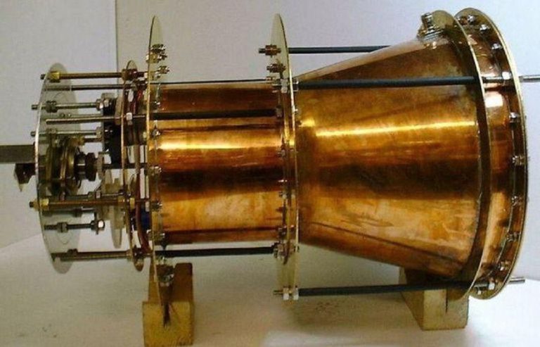EmDrive foi uma das primeiras promessas de motor contínuo sem propelentes para alcançar a velocidade da luz. (Imagem: SPR Ltd www.emdrive.com)