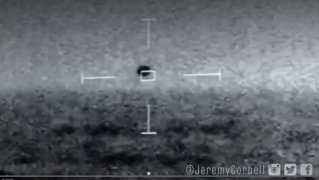 Novo vídeo do USS Omaha mostra UFO que entra na água 1 Novo vídeo divulgado por Jeremy Corbell mostra um UAP em forma de esfera, aparentemente a mesma que entra na agua ligada ao USS Omaha (Reprodução Mistery Wire/Instagram Jeremy Corbell)
