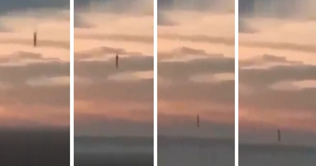 Nave extraterrestre? Objeto misterioso desce do céu e desaparece no mar da Indonésia 1 Nave extraterrestre? Objeto misterioso desce do céu e desaparece no mar da Indonésia