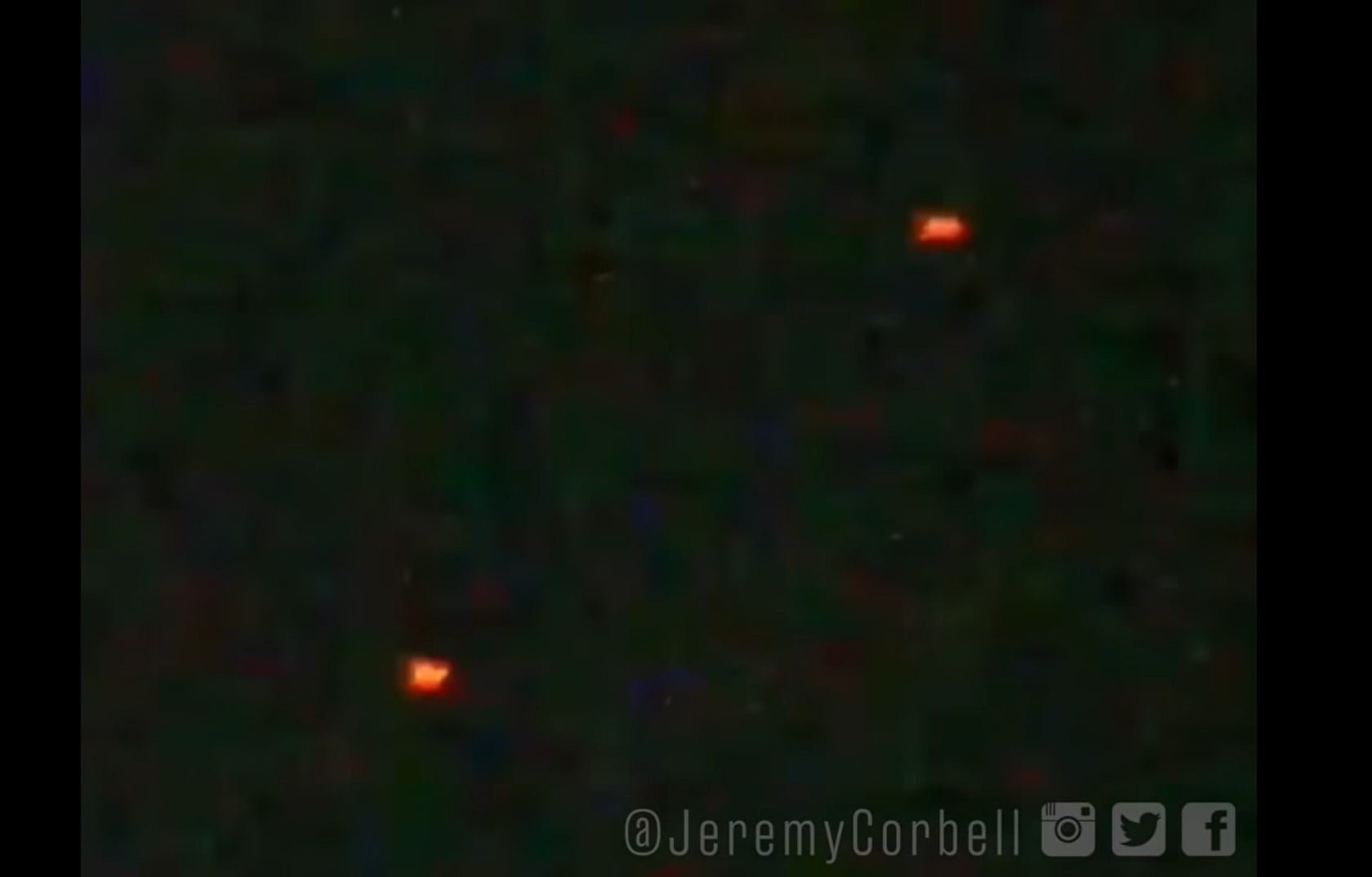 Novo vazamento em vídeo mostra UFOs em cerco a navio militar dos EUA 1 Novo vazamento em vídeo mostra UFOs em cerco a navio militar dos EUA