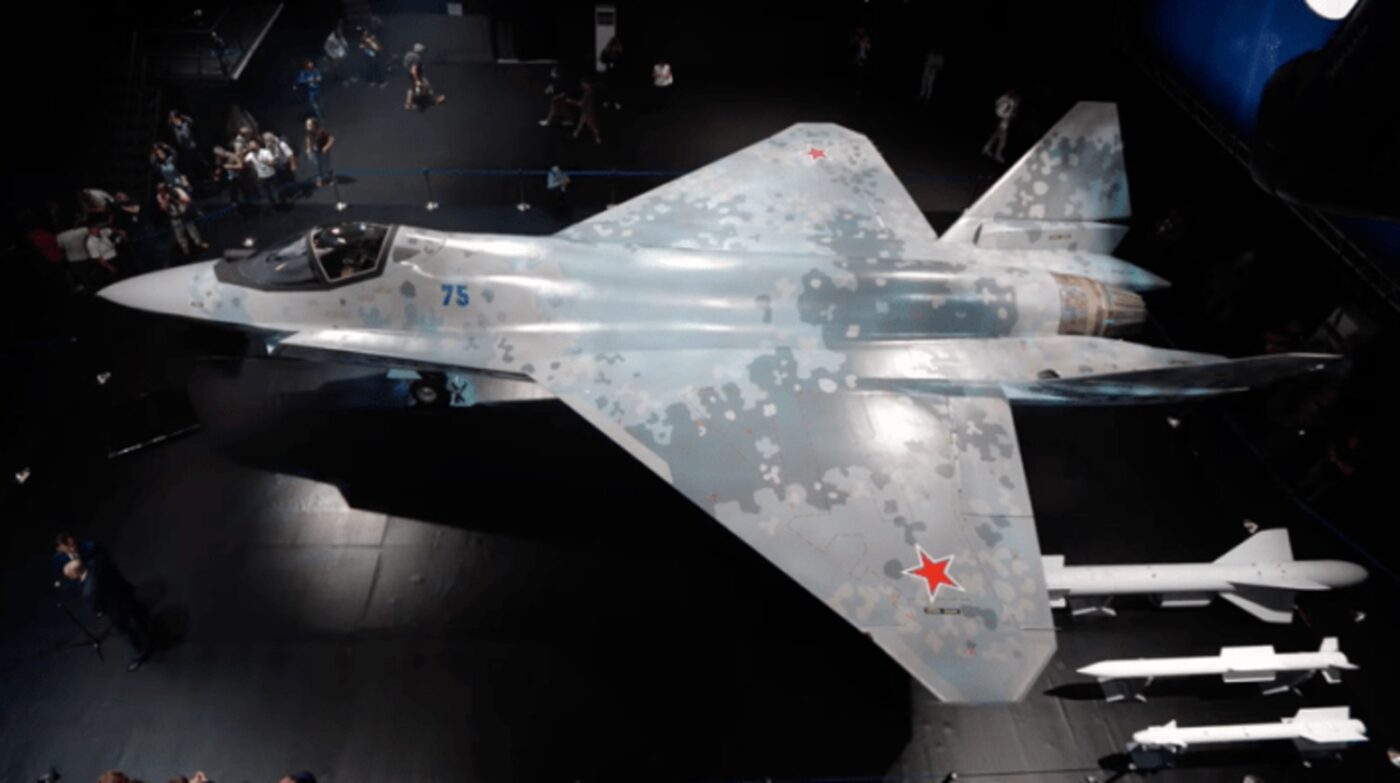 Rússia faz piada com interesse americano por óvnis antes de apresentar novo jato 2 Checkmate presentation top optimized 1 1400x783 1
