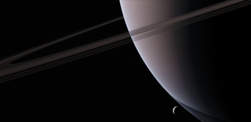 Descoberta indica que a busca por vida em Encélado, a lua de Saturno, pode ser mais acessível do que se imaginava 1 Encélado é o sexto maior satélite de Saturno