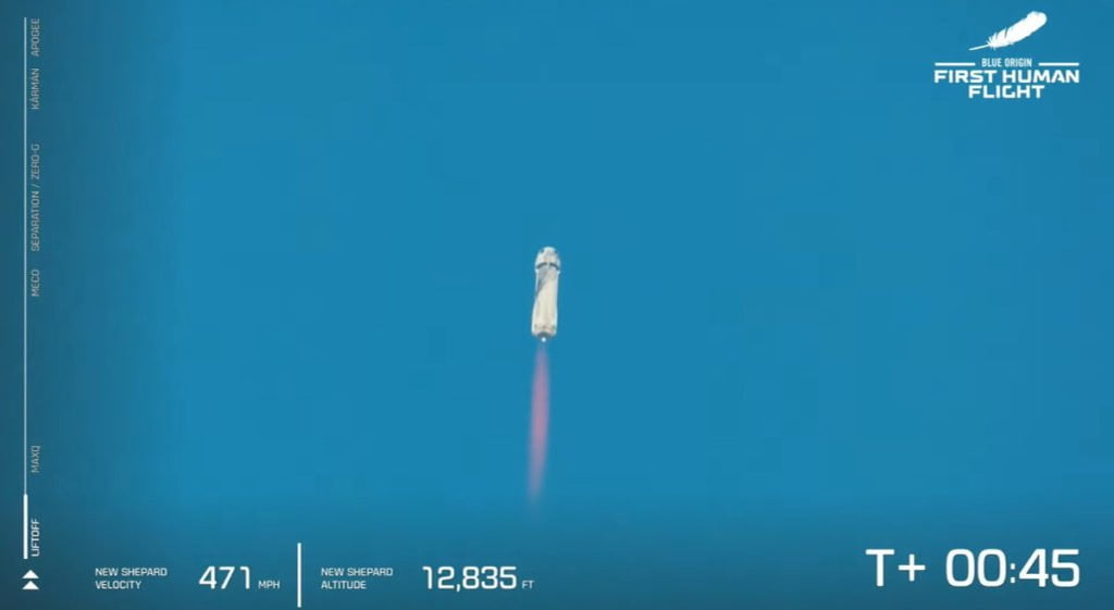 Foguete New Shepard, da Blue Origin, logo apos a decolagem, no Texas (Reprodução/Youtube/Blue Origin)