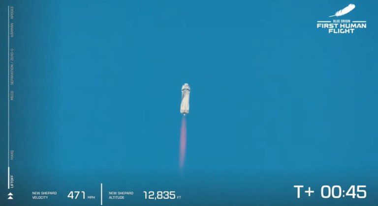 Foguete New Shepard, da Blue Origin, logo apos a decolagem, no Texas (Reprodução/Youtube/Blue Origin)