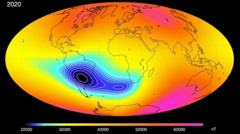 Anomalia no campo magnético da Terra está crescendo e se dividindo (Imagem: Division of Geomagnetism, DTU Space)