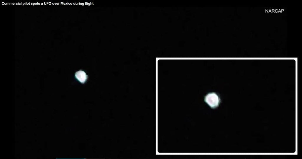 Tripulação de voo da FedEX filma UFO sobre o México 1 Pilotos de voo da FedEX filmam UFO em forma de lágrima sobre o México (Imagem - Reprodução: Narcap/DailyMail)