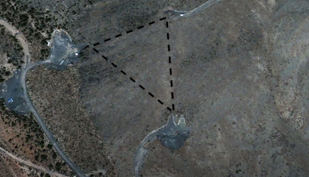 Área 51: supostas novas entradas subterrâneas são descobertas em Nevada 1 Supostas novas entradas da Área 51 (Reprodução/Youtube/Google Earth)