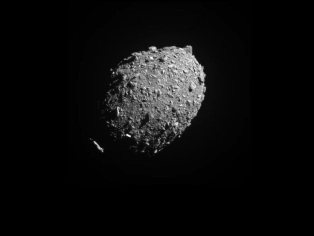 Bilhar espacial: missão DART colide com asteroide e testa defesa planetária 2 Imagens do asteroide Dimorphos segundos antes da colisao certeira Image Reproducao NASA