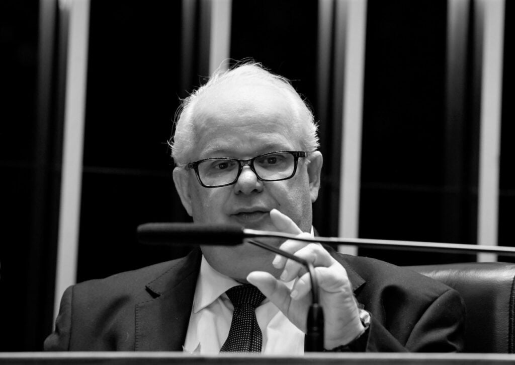 Famosos lamentam a morte de Ademar José Gevaerd 1 Ademar José Gevaerd, durante sessão solene em homenagem à Ufologia realizada no Senado (crédito: Agência Senado)