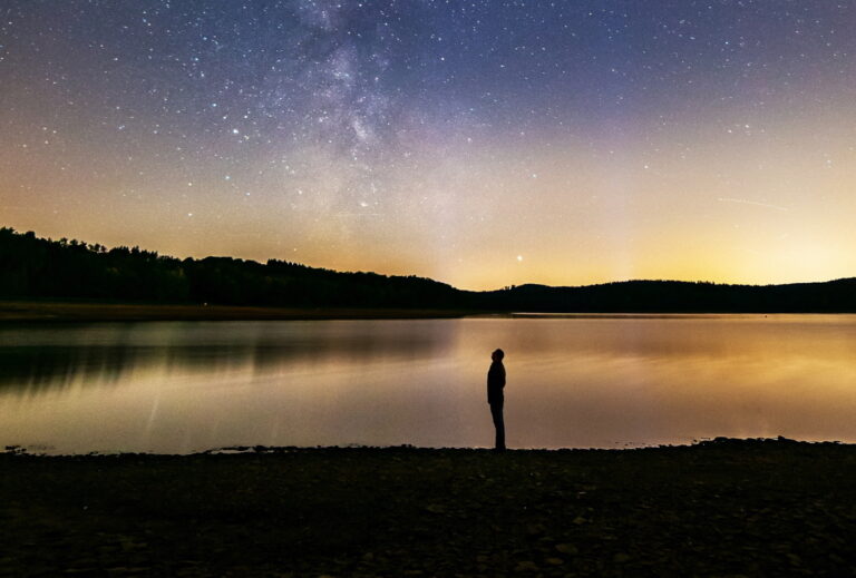 Um quinto dos cientistas já viram fenômenos estranhos, diz estudo (EvgeniT/Pixabay)