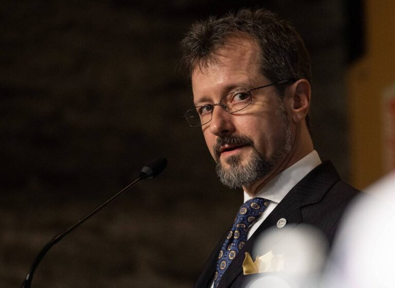 Dr. Sean Kirkpatrick, diretor do Escritório de Pesquisas de Anomalias de Todos os Domínios - AARO
