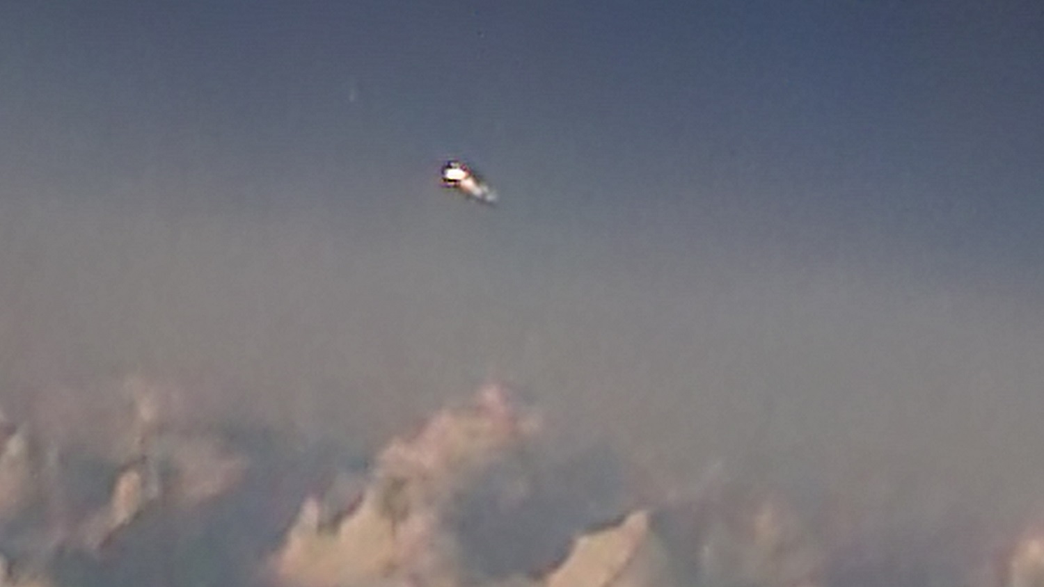 Denunciante UAP compartilha registro de UFOs sobre NY feito por piloto 1 Denunciante UAP compartilha registro de UFOs sobre NY feito por piloto