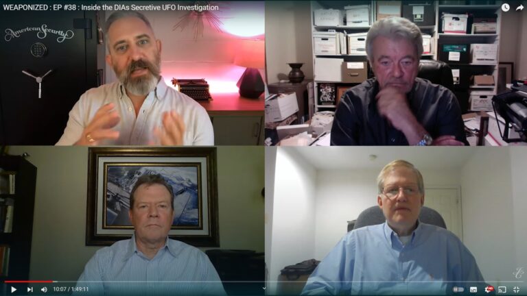 Corbell e Knapp entrevistam Kelleher e Lacatski no Weponized: testemunhos em primeira mão do interior de um óvni? (Foto: reprodução/Youtube)