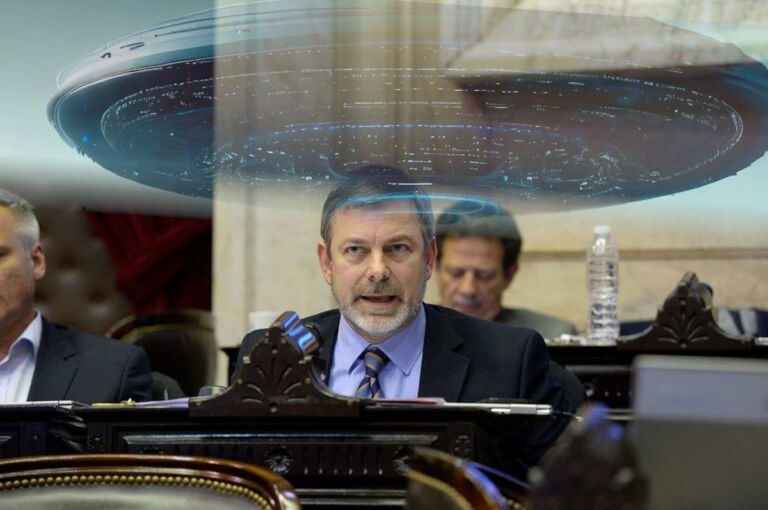 Vice-prefeito Pedro Javier Pretto destacou experiência com OVNIs e disse ter visto uma cidade extraterrestre acompanhado do filho (Foto montagem - Portal Vigília)