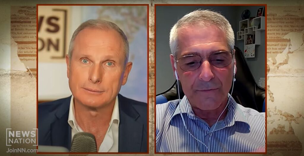 Físico garante medir fenômenos paranormais no Rancho Skinwalker 2 Jim Segala (à direita) foi entrevistado por Ross Coulthart no programa Reality Check, do canal NewsNation (Reprodução: Youtube)