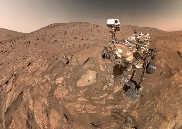 Uma 'selfie' feita pelo rover Perseverance em Marte (NASA)