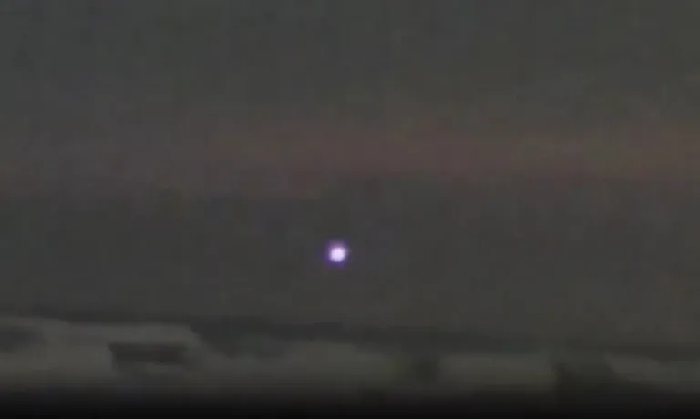 Captura de tela de video registrado pelo estudo Eye on the Sky dedicado a UAPs