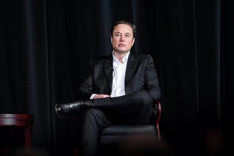 Elon Musk - Foto de Trevor Cokley na U.S. Air Force Academy (Domínio Público)