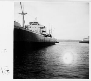 Teria acontecido em Seattle, Washington, em Janeiro de 1966, um dos primeiros registros de OSNI (objeto submarino não identificado). Ou apenas um um caso de lens flare (reflexo)