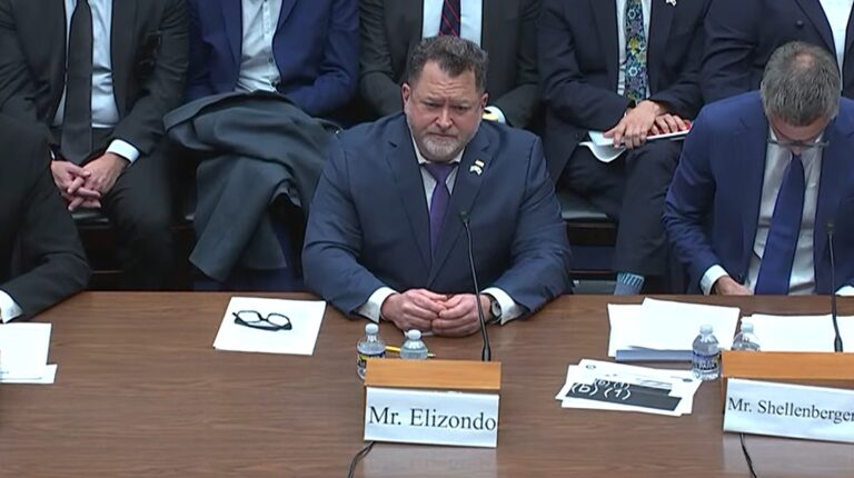 Elizondo depondo pela primeira vez ao Congresso dos EUA sobre UAPs