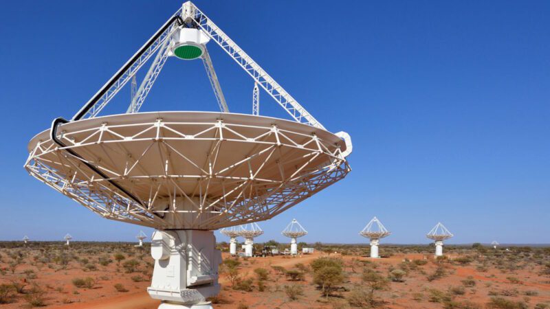 Astrônomos descobrem objeto misterioso emitindo sinais de rádio a cada 6,5 horas