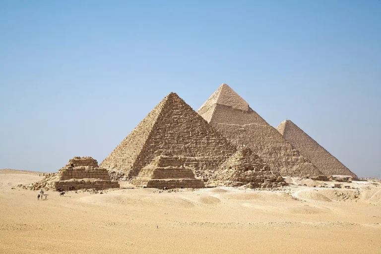 As três pirâmides principais de Gizé, Egito, assim como as pirâmides subsidiárias e outras estruturas do complexo de Gizé (Imagem: Ricardo Liberato/All_Gizah_Pyramids/Wikimedia/CC2.0)