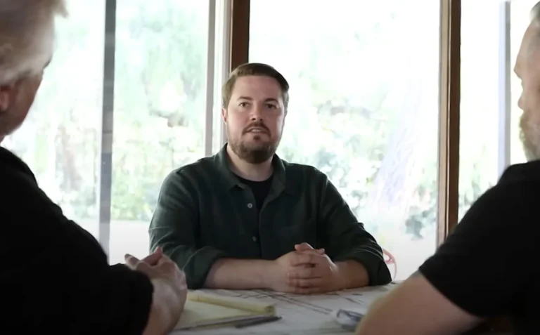 Matthew Brown, denunciante responsável pelo relatório sobre o programa Immaculate Constellation, apresentado pelo Weaponized, de Jeremy Corbell e George Knapp (Reprodução/Youtube)
