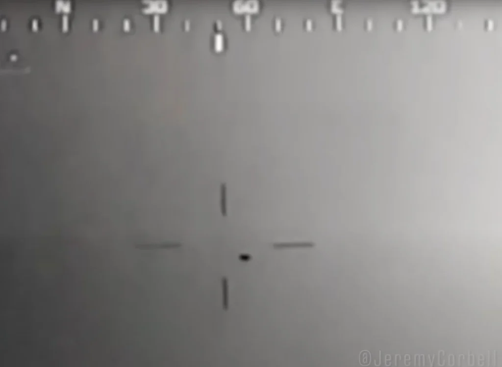 Novos vídeos vazados mostram UAPs Tic Tac perto do USS Jackson, navio dos EUA, em San Diego 2 Outro Tic Tac de 2023, em vídeo vazado da Marinha dos Estados Unidos (Crédito/Reprodução/Youtube/Weaponized)