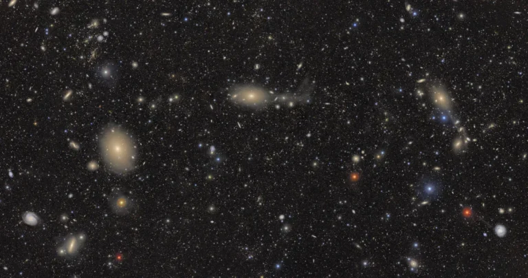 As 'primeiras luzes' do Observatório Vera C. Rubin - uma janela para o céu que promete mudar para sempre a nossa astronomia e cosmologia (Crédito_ NSF–DOE Vera C. Rubin Observatory)