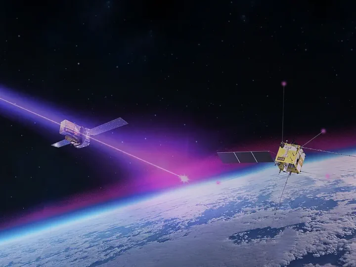 Satélite abandonado emite sinais misteriosos no espaço
