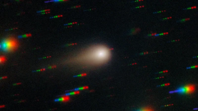 3I/ATLAS mostra cauda crescente em novas imagens, mas polêmica sobre “censura” persiste