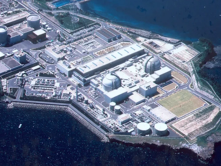 Luzes não identificadas se aproximaram de reatores no complexo nuclear de Saga, Japão