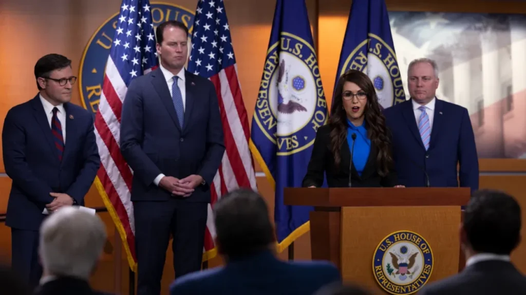 Trump escreveu discurso para confirmar presença extraterrestre? 3 UAPs como cabos eleitorais: congressista Lauren Boebert, durante conferência de imprensa no Congresso dos EUA (Imagem: https://boebert.house.gov)