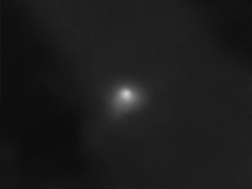 NASA divulga dados do 3I/ATLAS sob descrédito e críticas dos entusiastas da "nave" 1 Imagem do 3i/Atlas obtida pela câmera HiRiSe, do Mars Reconnaissance Orbiter (NASA)